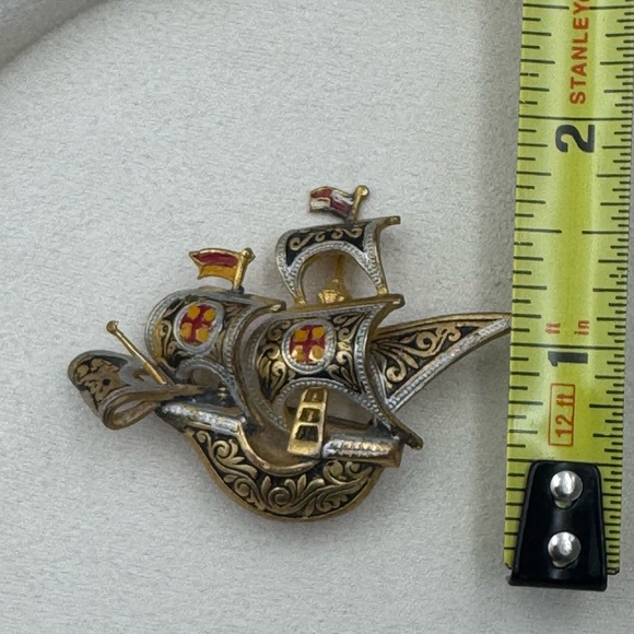 Vintage Spanish Damascene Ship Brooch Toledo Gold Black Enamel Nautical - Picture 12 of 12